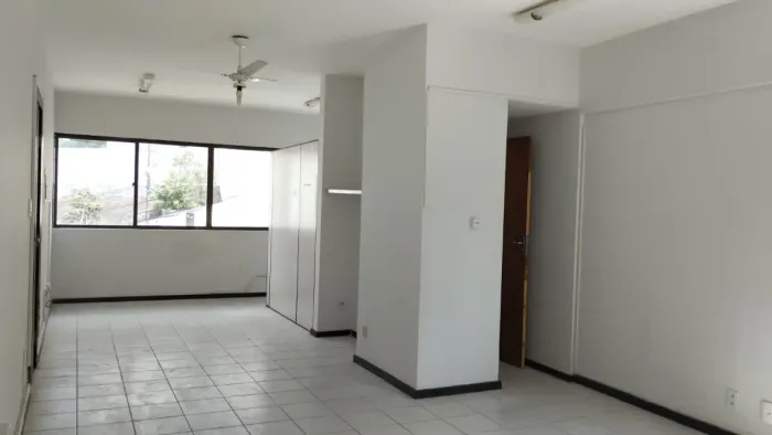 Sala para aluguel possui 45 metros quadrados em Acupe de Brotas - Salvador - BA