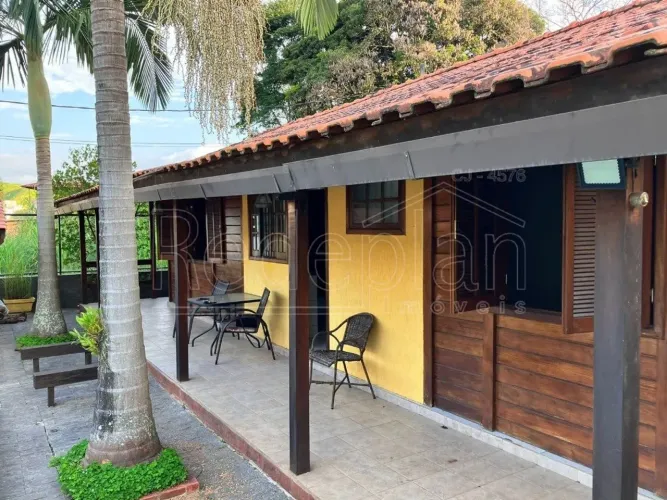 Casa com 3 quartos, piscina e área gourmet no Centro de Piraí