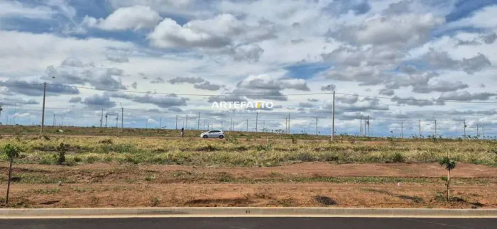 Vende-se dois terrenos no Jardim Arizona, frente e fundo para avenida.