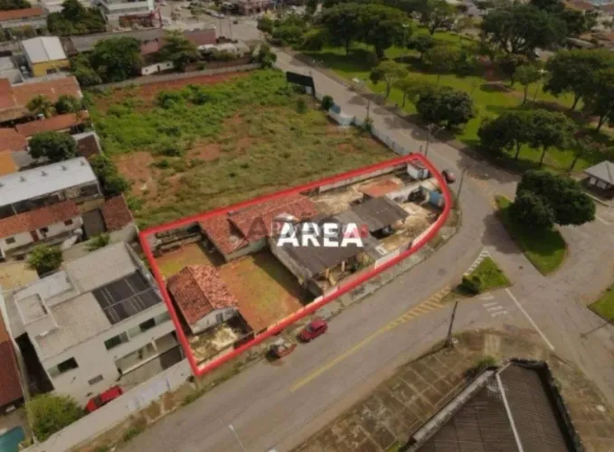 LOTE - Praça C-8