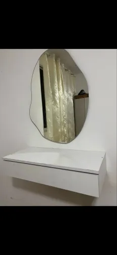 Penteadeira bancada com espelho orgânico