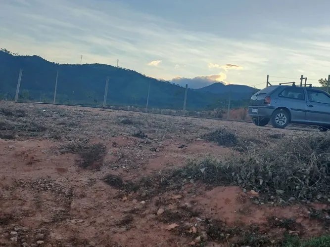 VENDE-SE TERRENO EM TAQUARAÇU DE MINAS - MG | 2.500 m²