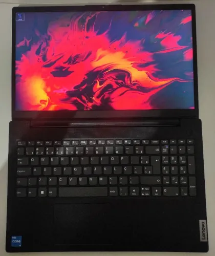 Notebook Lenovo V15 i5-Iris Xe (3 meses)