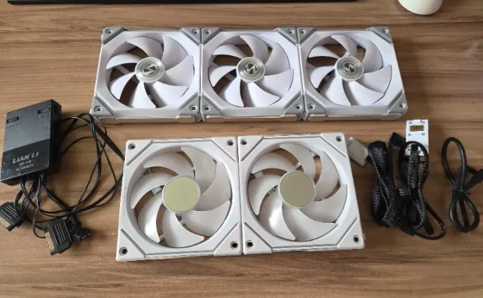 5 fans lian li + controladora