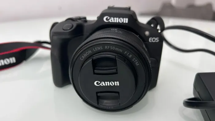 Canon EOS R100 + Lente RF 50mm f/1.8 + SanDisk Extreme Pro 128GB