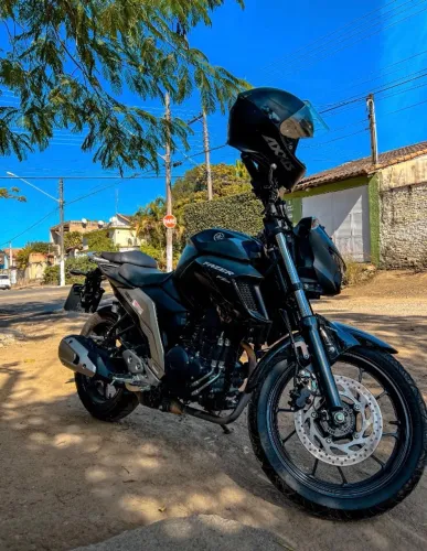 Fazer 250cc preta 2022