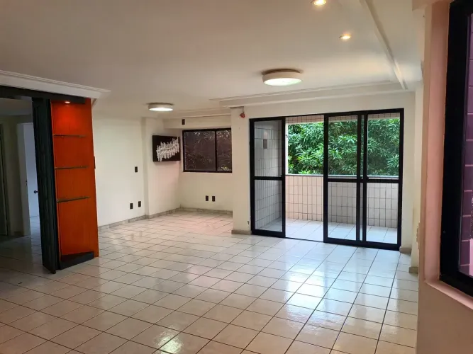 QUATRO QUARTOS E TRÊS VAGAS DE GARAGEM. APARTAMENTO À VENDA NA PRAÇA FLEMING.
