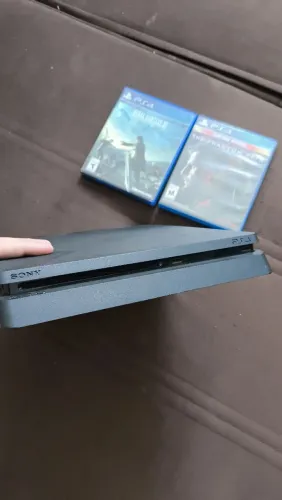 Ps4 slim + 2 jogos