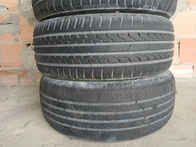 Vendo 4 Pneus FORTUNE Aro 15 R$ 200,00.