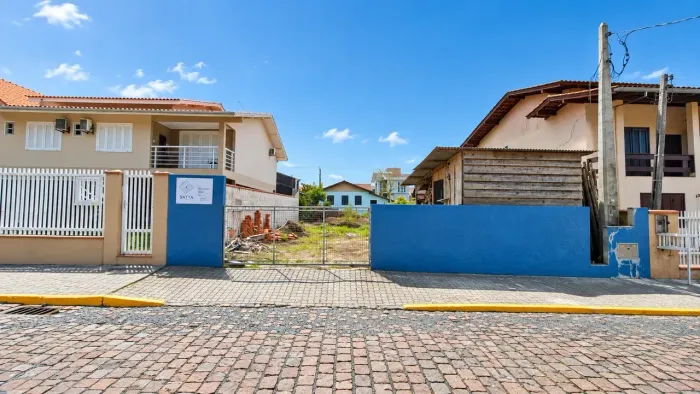 Terreno próximo ao Beto Carreiro, há poucos metros da Praia de Armação, Penha - SC
