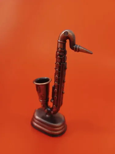 Miniatura de ferro apontador Sax Saxofone 9cm antigo Antiguidade