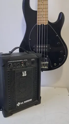 Contra baixo 5 cordas - Seven Guitars - Preto + Amplificador LX40