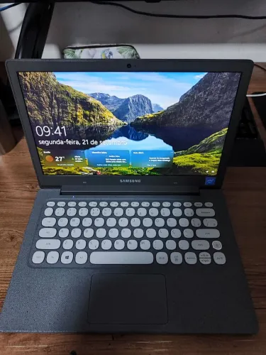 Samsung Flash cinza - 64 GB<br>Notebook Samsung Flash Cinza +