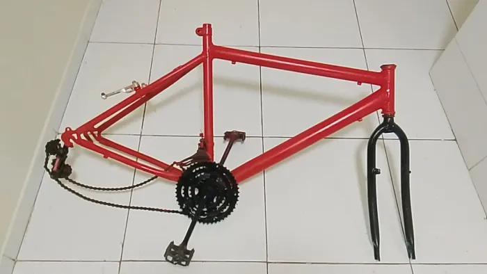 Quadro de bike aro 26. E os complementos