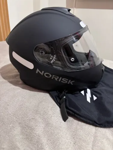 Capacete semi novo