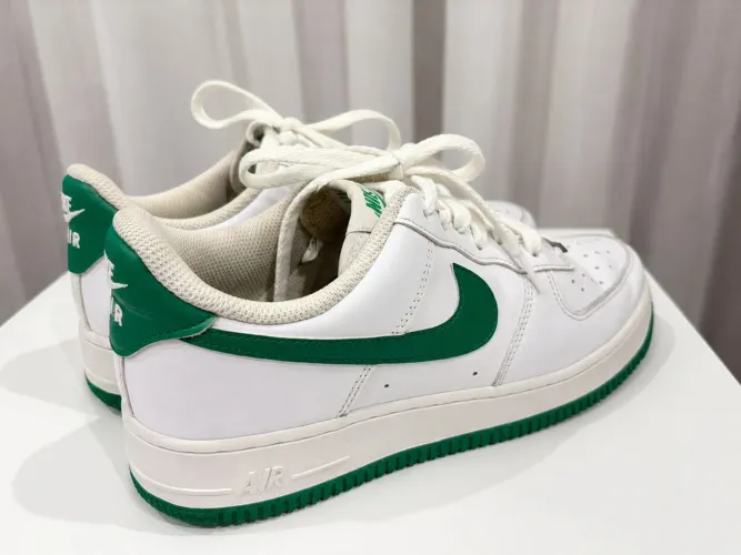 NIKE AIR FORCE 1'07 MASCULINO BRANCO E VERDE - TAM 39 
