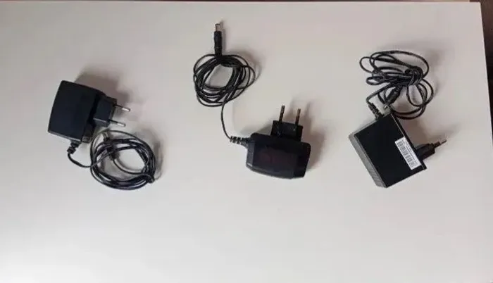 KIT Com 3 Fontes / Carregadores Antigos Usados