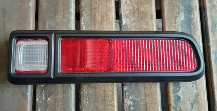 Lanterna Traseira Ford Maverick 74-79 - Original Direita 0km Vermelho / Direito