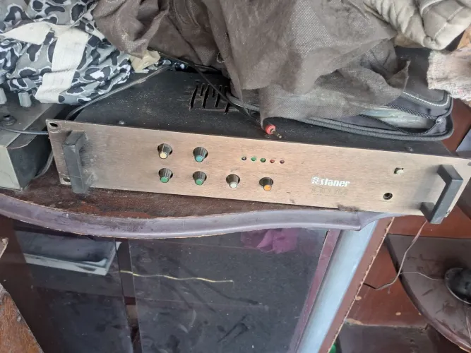 Amplificador de som profissional