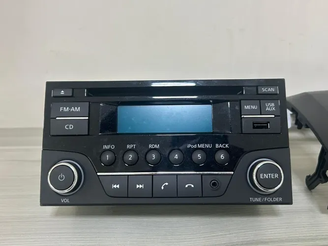Rádio Original Nissan Versa com Moldura e Acabamento