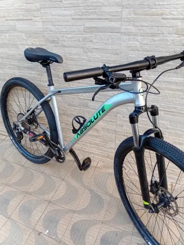 Bicicleta aro 29 Tam 19 10v Shimano 
