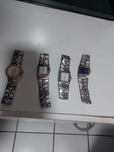 Relógios Bulova quadrado e Raymond weil