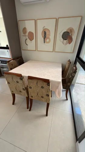 Mesa de Jantar 6 Lugares com Tampo de Vidro + 6 Cadeiras Estofadas