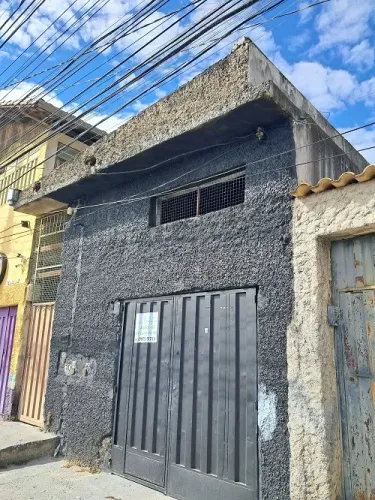 Galpão com aproximadamente 90 metros