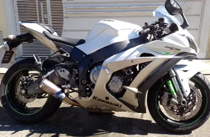 Vendo esta linda Kawasaki zx10 top de linha