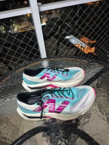 New Balance Supercomp V4