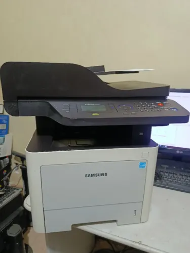 IMPRESSORA MULTIFUNCIONAL SAMSUNG M4070 BEM C0NSERVADA COM TONER