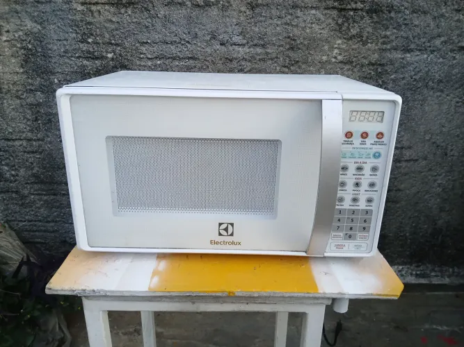 Micro-ondas Electrolux Neon 18litros