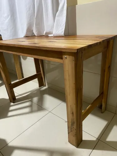 Mesa com avaria