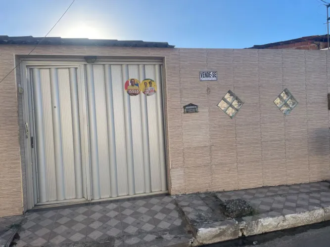 Vende-se uma casa no bairro Santos Dumont