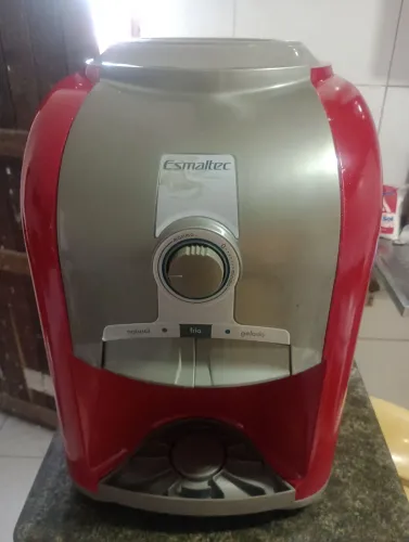 Vende-se um gelágua Esmaltec.