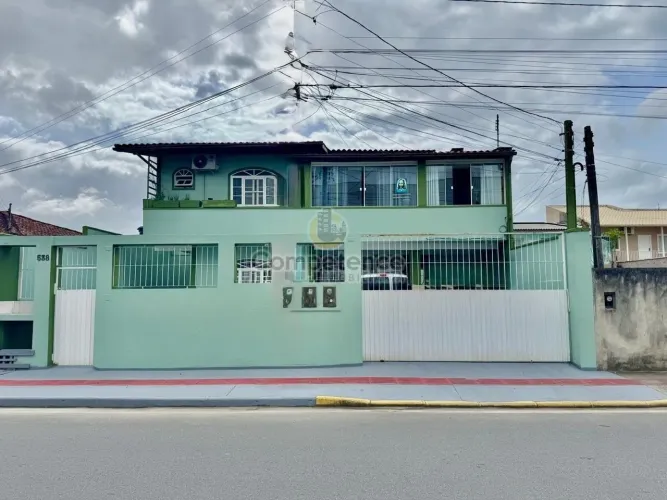 Casa para Venda em Palhoça, Jardim das Palmeiras, 8 dormitórios, 2 suítes, 5 banheiros, 3 