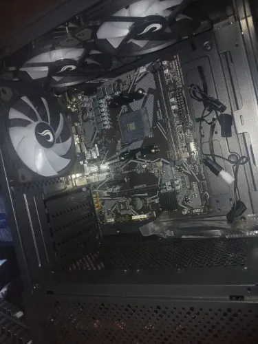Peça para PC em ótimo estado, (placa mãe, gabinete e fans).