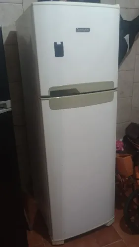Vendo geladeira conservada