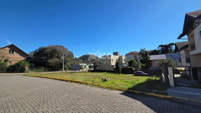 TERRENO DE ESQUINA NO BAIRRO PIÁ