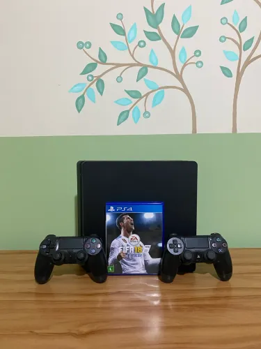 PlayStation 4 slim 1 tb + controles 