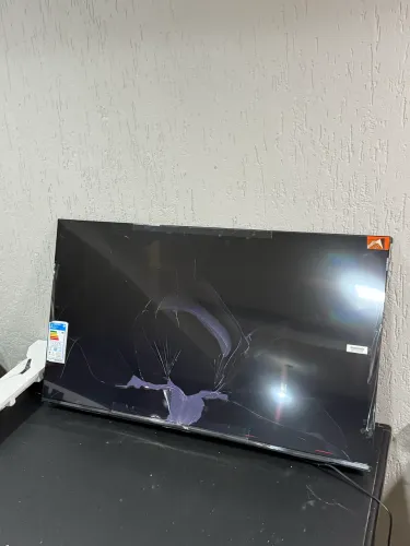 Televisão TCL SEMP Modelo 43S5K ( tela quebrada)