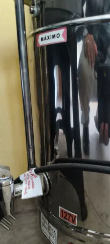 Vendo máquina de café elétrica de 4 litros.