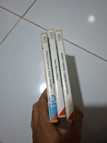 Lote Wii Mario Galaxy, Pikmin e Strikers PAL Francês - Não testado
