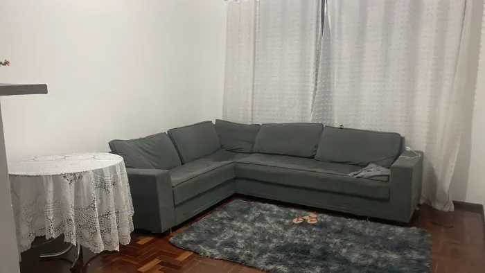 Vendo sofá precisando de colocar espuma