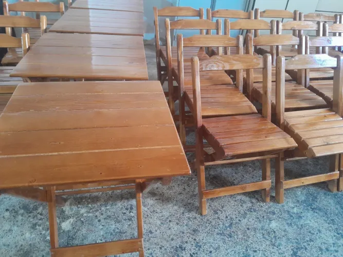 Mesas e cadeiras Dobráveis,  cor preta ou amarela
