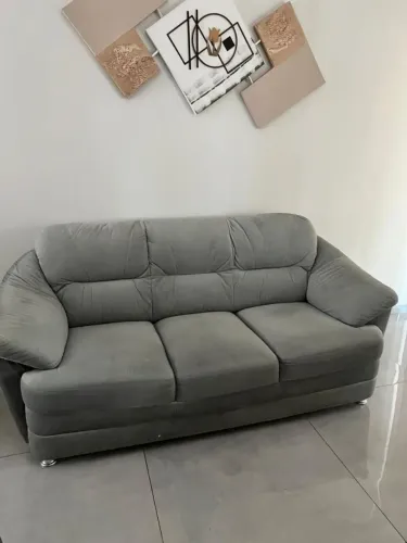 Vendo sofá de 2 e 3 lugares ,cinza de sueder