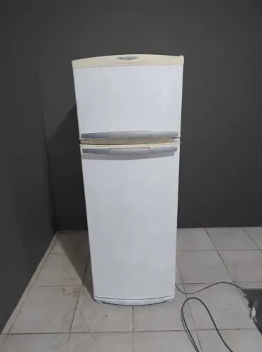 Geladeira 220v fosfree 