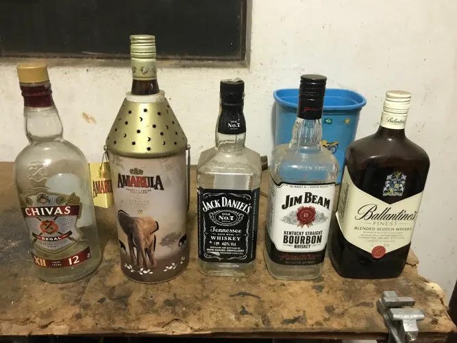 Garrafas de Bebida Decoração Amarula 150 reais / Restante 20 reais