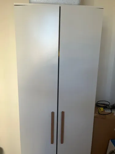 Vendo um Armário de duas portas branco