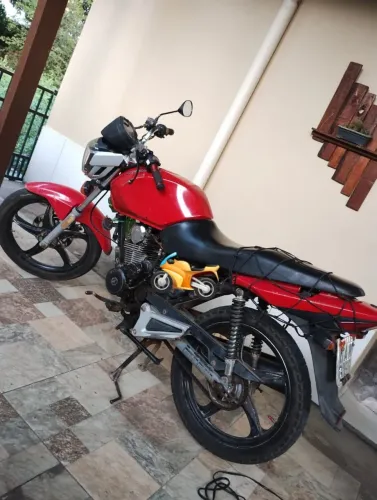 Vende se moto Flash City 150 ano 2013 automática.